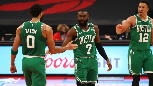 完美二当家！布朗变身绿军版汤神 攻防全面升级